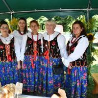 Stoisko dożynkowe KGW Krzesz&oacute;wka