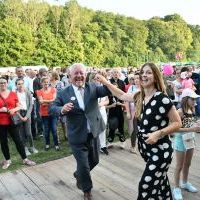 Swoje umiejętności taneczne w Książu Wielkim prezentowali również samorządowcy