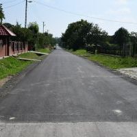 Nowa nawierzchnia asfaltowa w Strzeżowie I znacznie poprawiła przejezdność dla mieszkańc&oacute;w