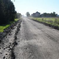 Droga powiatowa w kozłowskim Rogowie w trakcie przebudowy z udziałem Rządowego Funduszu Rozwoju Dr&oacute;g