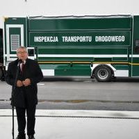 Minister Adamczyk prezentuje nowoczesny sprzęt ITD