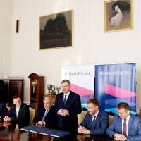 Witold Kozłowski, Marszałek Wojew&oacute;dztwa Małopolskiego gratuluje włodarzom Powiatu Miechowskiego kolejnych środk&oacute;w na scalanie grunt&oacute;w