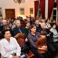 Publiczność oczarowana dźwiękami bandury rozbrzmiewającej w Grzymałowie