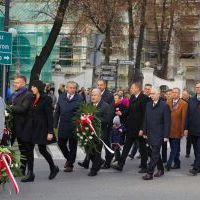 104. Rocznica Odzyskania Niepodległości - przemarsz wok&oacute;ł Rynku w Miechowie z udziałem m.in. samorządowc&oacute;w