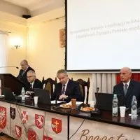 Starosta Jacek Kobyłka składa sprawozdanie z działalności międzysesyjnej