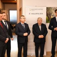 Marszałek Wojew&oacute;dztwa Małopolskiego, dyr. WUP i samorządowcy Powiatu Miechowskiego na otwarciu Punktu Zamiejscowego WUP w Miechowie