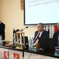 Starosta Jacek Kobyłka przedkłada sprawozdania z działalności Zarządu przed Prezydium i Radą Powiatu Miechowskiego