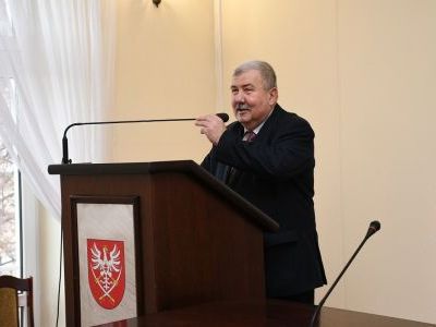 Starosta Miechowski Jacek Kobyłka dziękuje za pracę w 2022 roku i składa życzenia noworoczne pracownikom starostwa