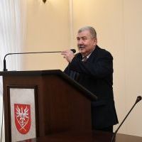 Starosta Miechowski Jacek Kobyłka dziękuje za pracę w 2022 roku i składa życzenia noworoczne pracownikom starostwa