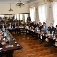 W sali konferencyjnej miechowskiego Starostwa zebrali się Przewodniczący Rad Powiat&oacute;w z całej Małopolski