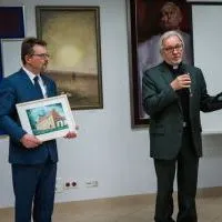 Życzenia, gratulacje i pamiątkowy ryngraf dla dyrektora MZM od ks. prof. dr hab. J&oacute;zefa Mareckiego 