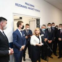 Poseł Elżbieta Duda gratuluje pracowni rezonansu w Szpitalu św. Anny w Miechowie