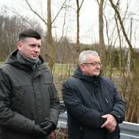 Minister Andrzej Adamczyk i Wicemarszałek Łukasz Sm&oacute;łka na otwarciu drogi w Rogowie