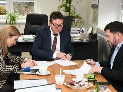 Podpisanie umowy na budowę wiaduktu w Uniejowie Rędziny