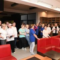 Uczestnicy i kibice miechowskiego turnieju senior&oacute;w w kręglach