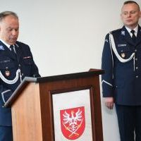 Odchodzący na emeryturę komendant KPP Miech&oacute;w insp. Andrzej Kot i jego następca podinsp. Jacek Ros&oacute;ł
