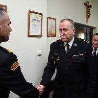 Komendanci KP PSP Miech&oacute;w witają zastępcę małopolskiego komendanta PSP - bryg. Pawła Żabę