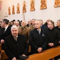Organizatorzy i goście obchod&oacute;w 160. rocznicy bitwy miechowskiej