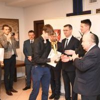 160. rocznica bitwy miechowskiej - puchar dla jednego z laureatów konkursów towarzyszących