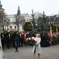 160. rocznica bitwy miechowskiej - kwiaty składa Poseł Elżbieta Duda