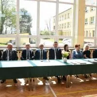 Pożegnanie maturzyst&oacute;w w ZS Nr 2 w Miechowie - dyrekcja i grono pedagogiczne