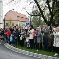 3 Maja 2023 w Miechowie - widzowie podziwiają tańce uczni&oacute;w ZS Nr 1 i ZS Nr 2