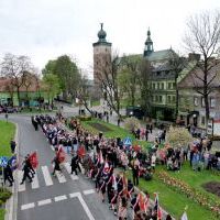 3 Maja 2023 w Miechowie - przejście pod Pomnik z Orłem