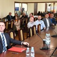 Podsumowanie projektu Standardy Obsługi Inwestora w Małopolsce - uczestnicy konferencji w miechowskim starostwie