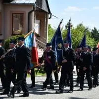 100-lecie OSP Pstroszyce I - przemarsz pododdział&oacute;w OSP