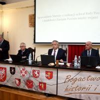 Sprawozdanie międzysesyjne wygłasza Starosta Miechowski Jacek Kobyłka