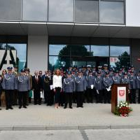 Święto Policji Miech&oacute;w 2019 - pamiątkowe zdjęcie uczestnik&oacute;w uroczystości