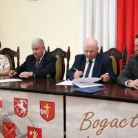 Podpisanie umowy na projektowanie infrastruktury strefy gospodarczej Powiatu Miechowskiego