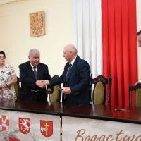 Przekazanie umowy na projektowanie infrastruktury strefy gospodarczej Powiatu Miechowskiego