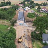 Wiadukt w Uniejowie Rędziny - prace chodnikowe przy obiekcie