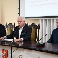 Wiceminister Sportu i Turystyki Jacek Osuch w miechowskim starostwie