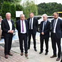 Wiceministra Jacka Osucha oraz włodarzy Powiatu Miechowskiego wita dyrekcja SOSW Zagorzyce