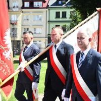 Święto Wojska Polskiego Miechów 2023 - poczet sztandarowy Powiatu Miechowskiego