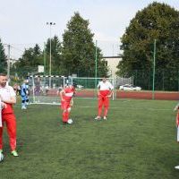 Wicestarosta Paweł Osikowski i Wicewójt Małgorzata Sadowniczyk ćwiczą podania