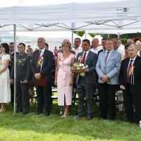 Dożynki Powiatowe Przybysławice 2023 - gospodarze dożynek i samorządowcy modlą się za rolników