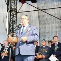 Dożynki Powiatowe Przybysławice 2023 - Minister Andrzej Adamczyk przy mikrofonie