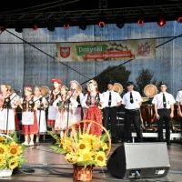 Dożynki Powiatowe Przybysławice 2023 - Burmistrz Marek Szopa z reprezentacją Gminy Książ Wielki