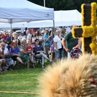 Dożynki Powiatowe Przybysławice 2023 - widzowie podziwiają występy