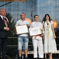 Dożynki Powiatowe Przybysławice 2023 - Michał Rutkowski z nagrodą Wójta Gminy Gołcza