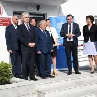 Wojewoda Małopolski Łukasz Kmita na otwarciu Punktu Paszportowego w Miechowie