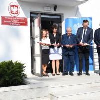 Przecięcie wstęgi otwierające Terenowy Punkt Paszportowy w Miechowie