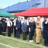 Hymn państwowy na otwarcie zawodów strażackich w Kozłowie