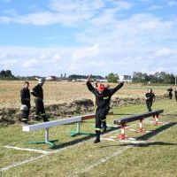 Rywalizacja pań w sztafecie strażackiej