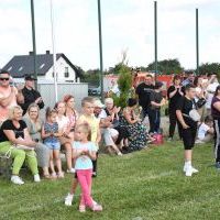 Kibice strażaków w napięciu oczekują na wyniki zawodów w Kozłowie