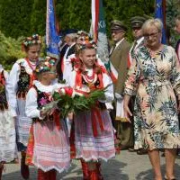 Święto WP Miech&oacute;w 2019 - składanie kwiat&oacute;w przez najmłodszych