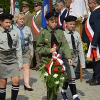 Święto WP Miech&oacute;w 2019 - składanie kwiat&oacute;w przez harcerzy